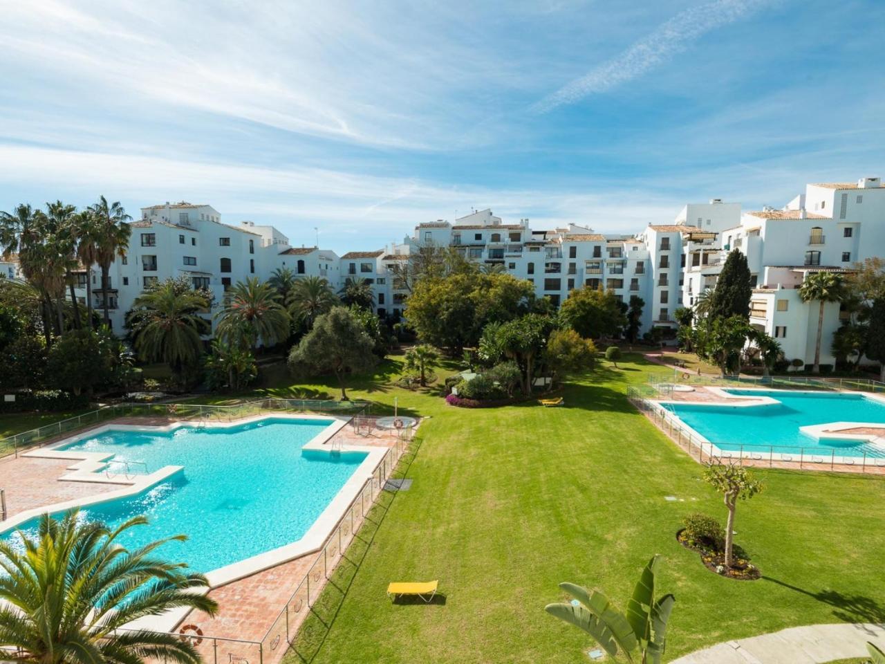 Vacation Marbella I Contemporary Central Apartment, Swimming-Pool, 24-7 Security, A Minute From The Marina, The Sea And Luxury Shopping Exterior photo